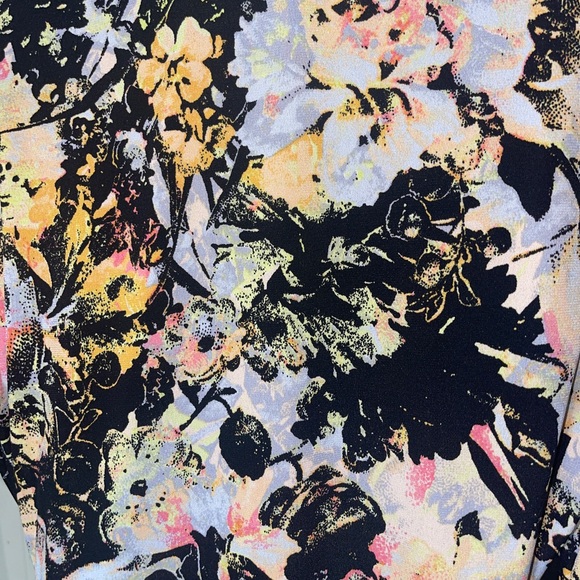 BCBG Max Azria Kimono Wrap Mini Dress Bell Sleeves Floral Design Size XSmall - Picture 7 of 7